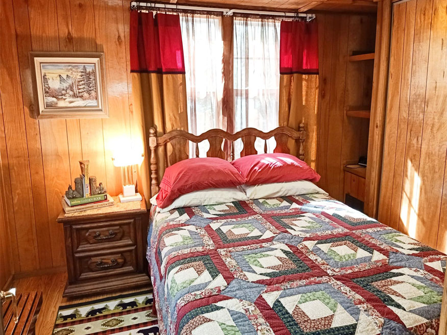 Loft_bedroom-with-closet