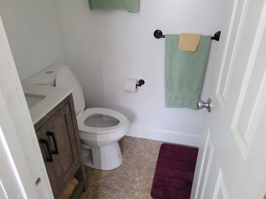 creekside-cabin-bathroom