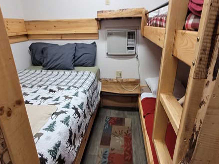 creekside-cabin-bunk