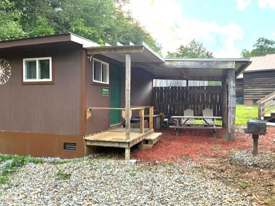 creekside-cabin-closeup