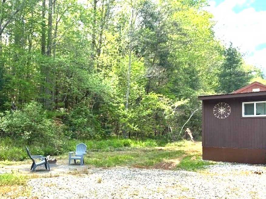 creekside-cabin-firepit