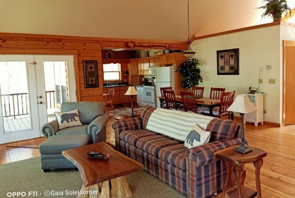 upstairs greatroom 1