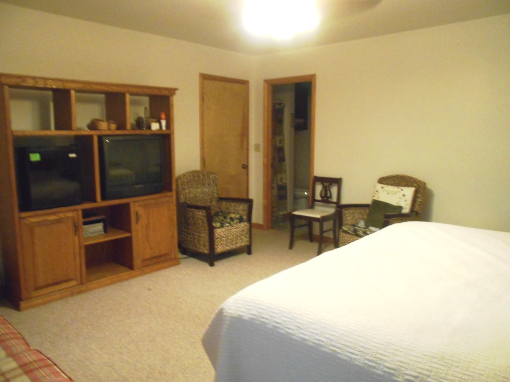 king bed middle floor